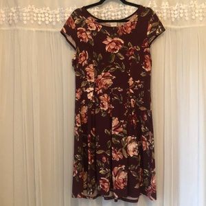 🌻🌻 Kaleigh Red Flowered Midi Dress
